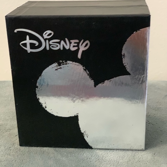 Disney Minnie Womens rose-gold Tone Bracelet Watch -NEW - Picture 6 of 13